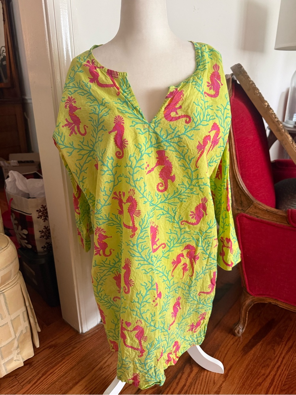 Like New Gretchen Scott Designs Lime Tunic with Pink Seahorse & Aqua Coral Print